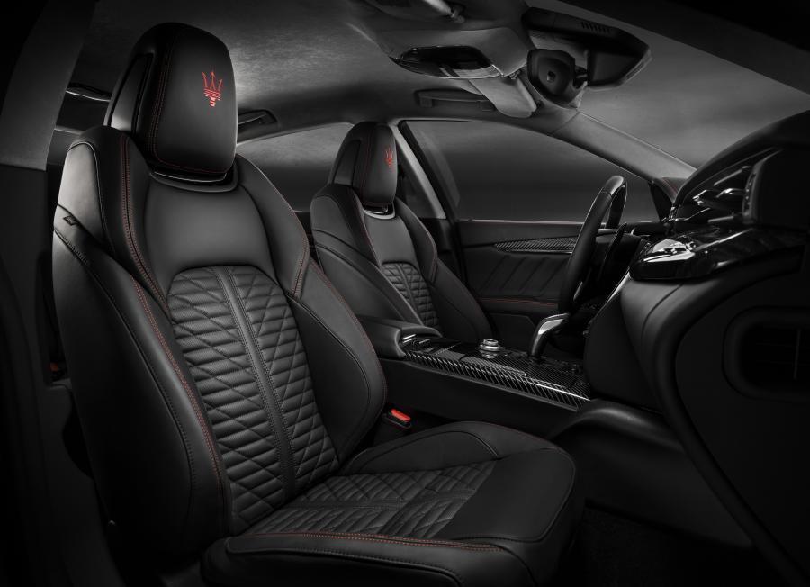 Интерьер Maserati Quattroporte S Q4 GranSport (M156) 2017 года  (фото 39 из 41)